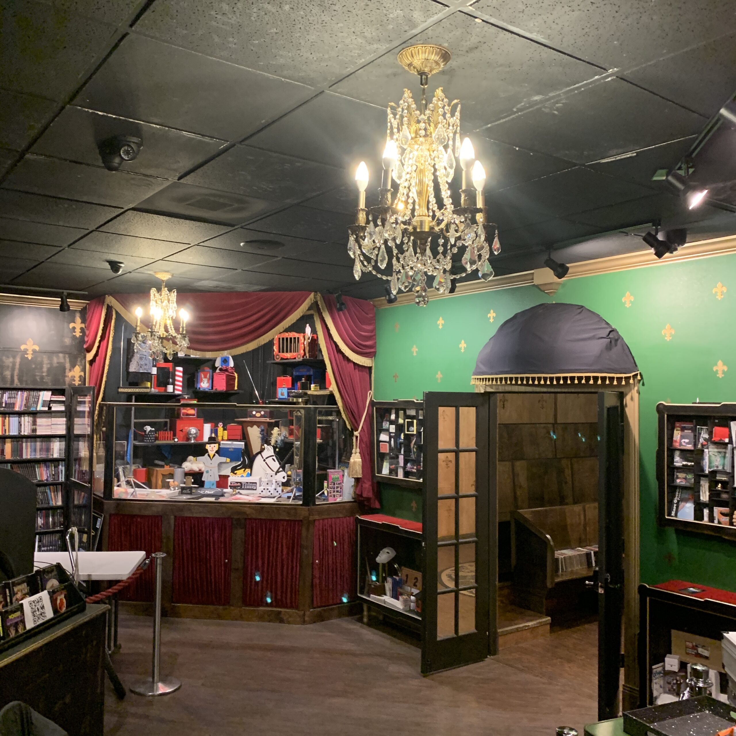 The Great Magic Hall_MagicRoom_Towards_ParlorEntrance_Theatre Magic